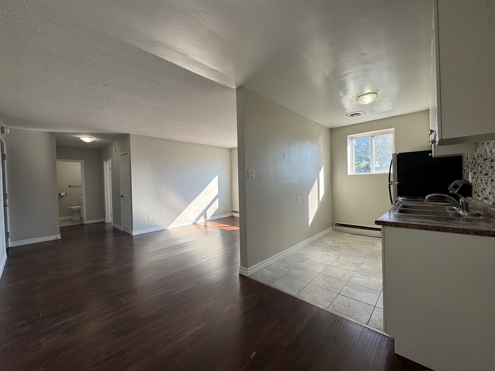 13 Lansdowne Avenue North - 11