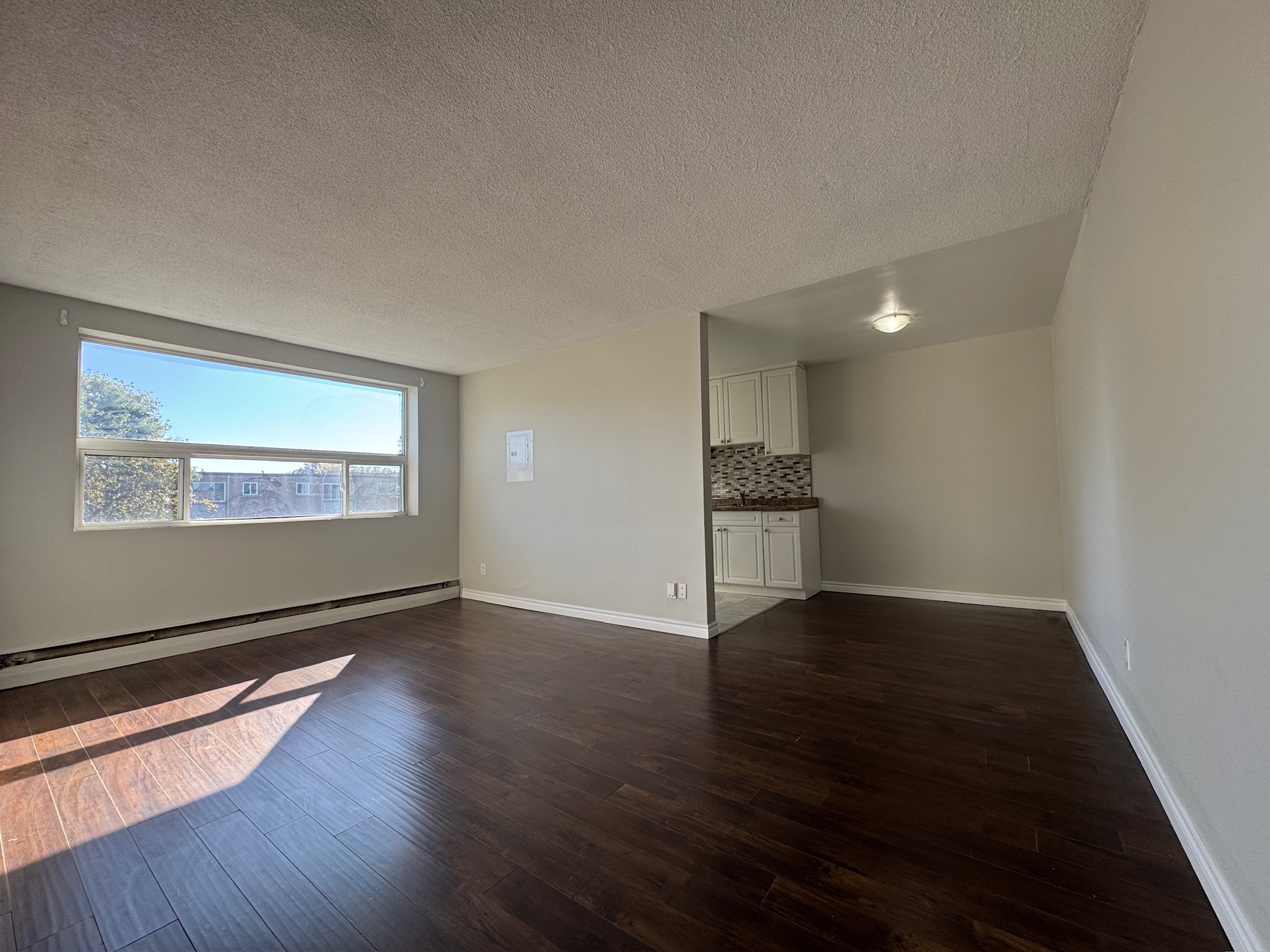 13 Lansdowne Avenue North - 14