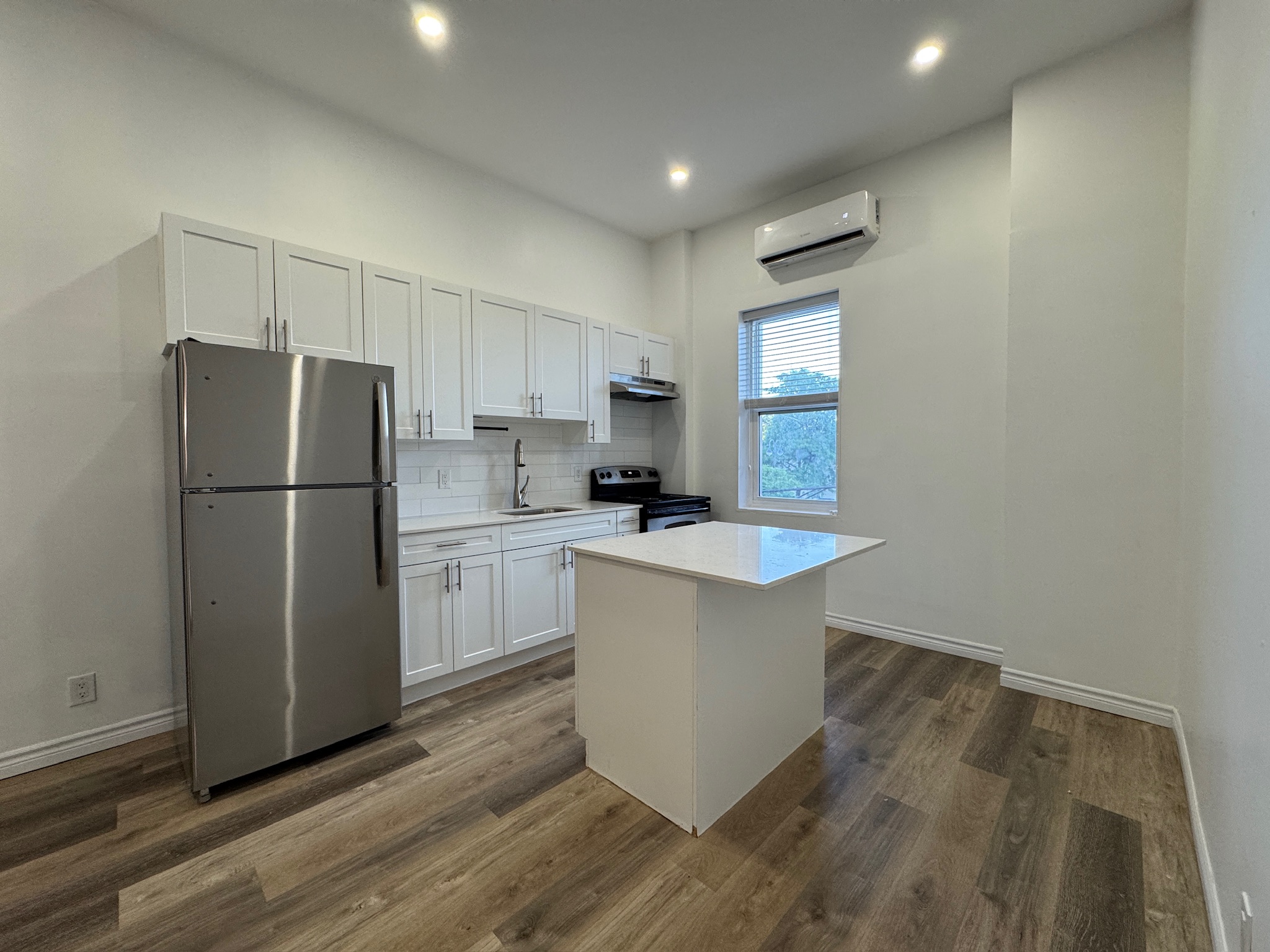 178 Front Street North - 202